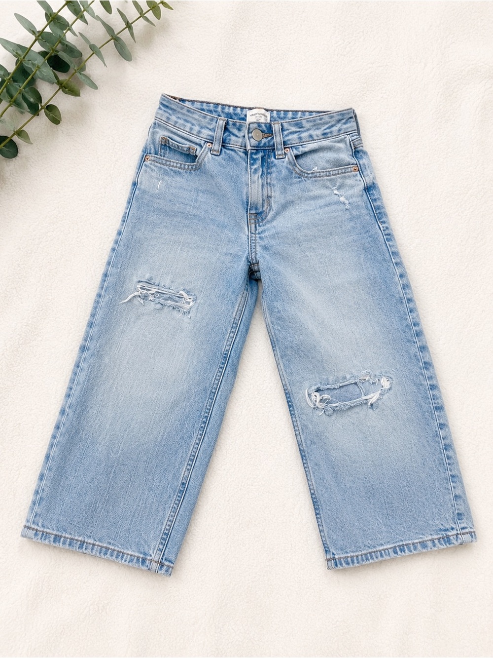 NWOT Abercrombie Kids distressed wide leg jeans